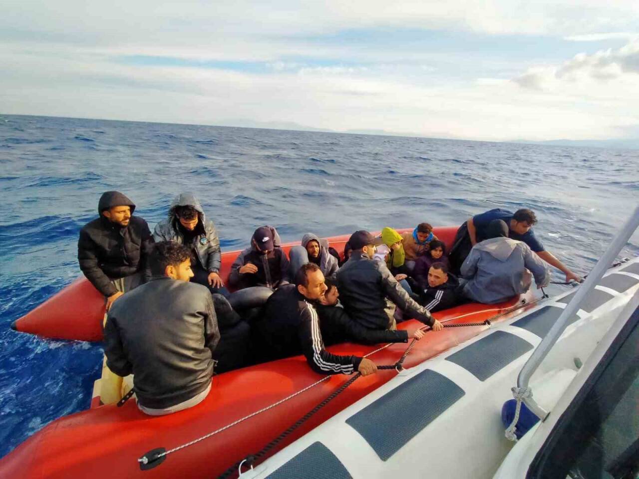 21 düzensiz göçmen kurtarıldı