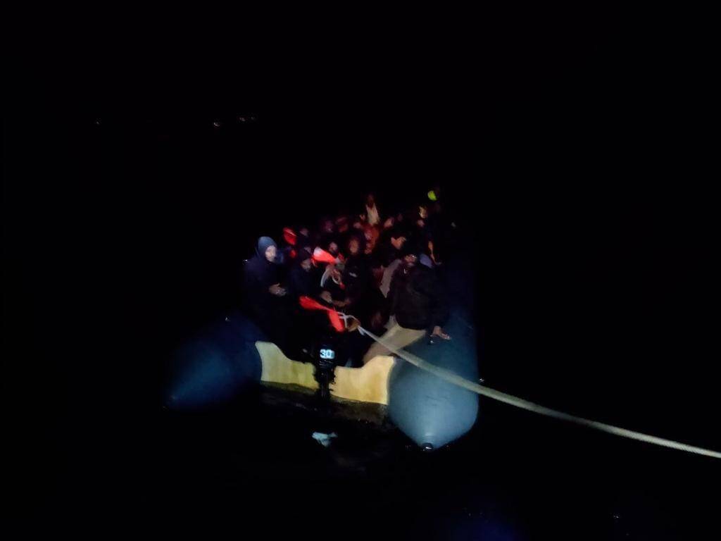 Ayvalık açıklarında 72 düzensiz göçmen kurtarıldı