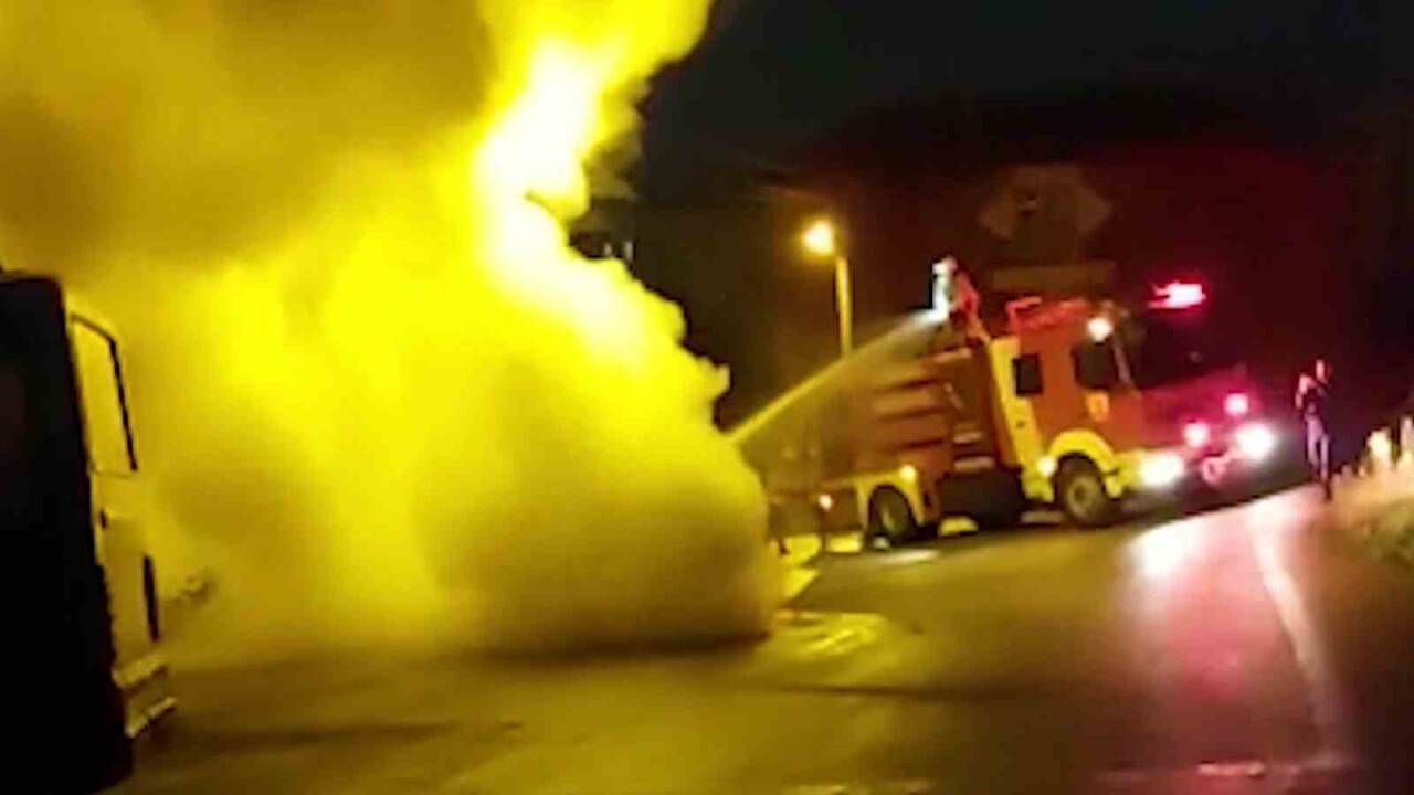 Otomobil alevlere teslim oldu