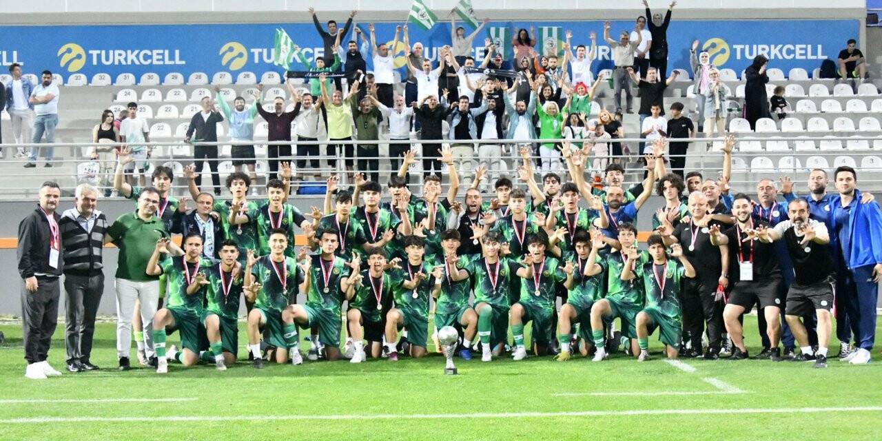 Akademi’nin kupaları müzede