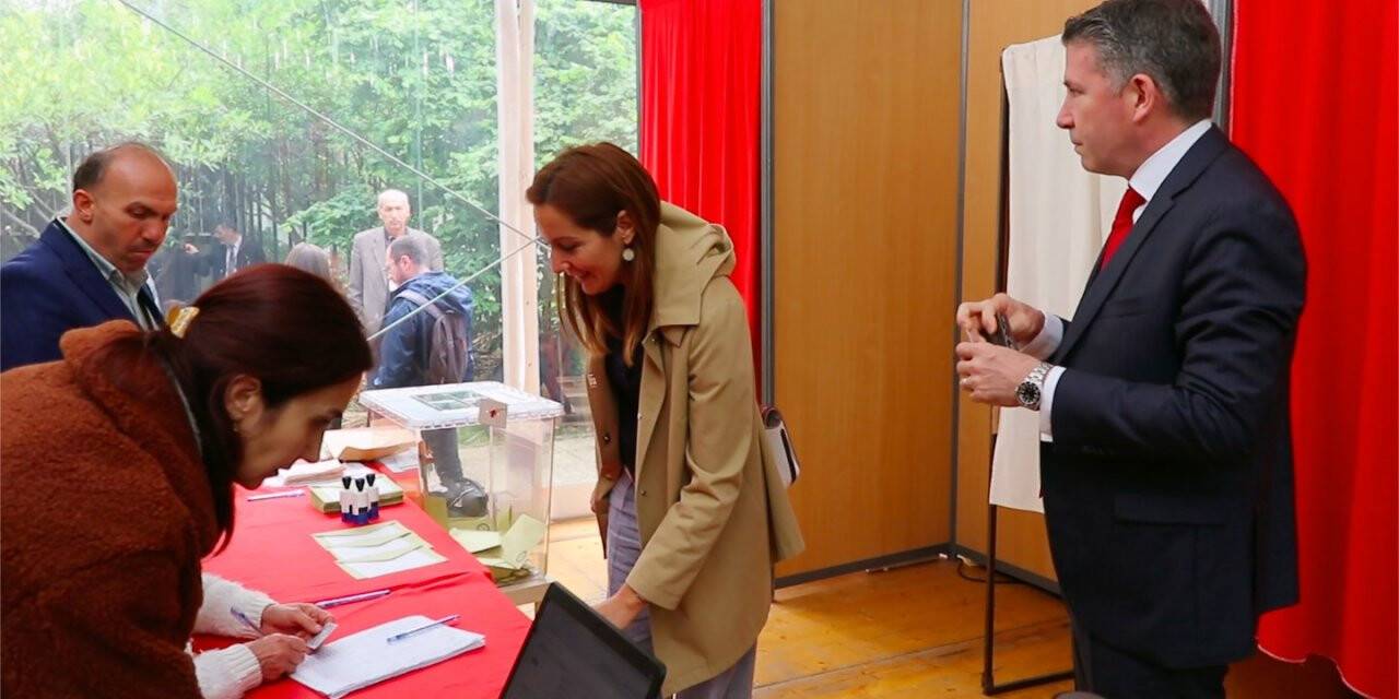 Fransa’daki Türk seçmenlerin oy verme işlemi devam ediyor