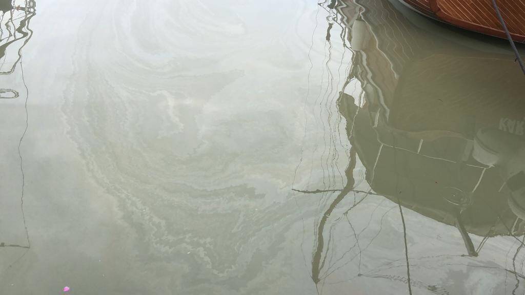 Sağanak yağmur, denizin rengini değiştirdi