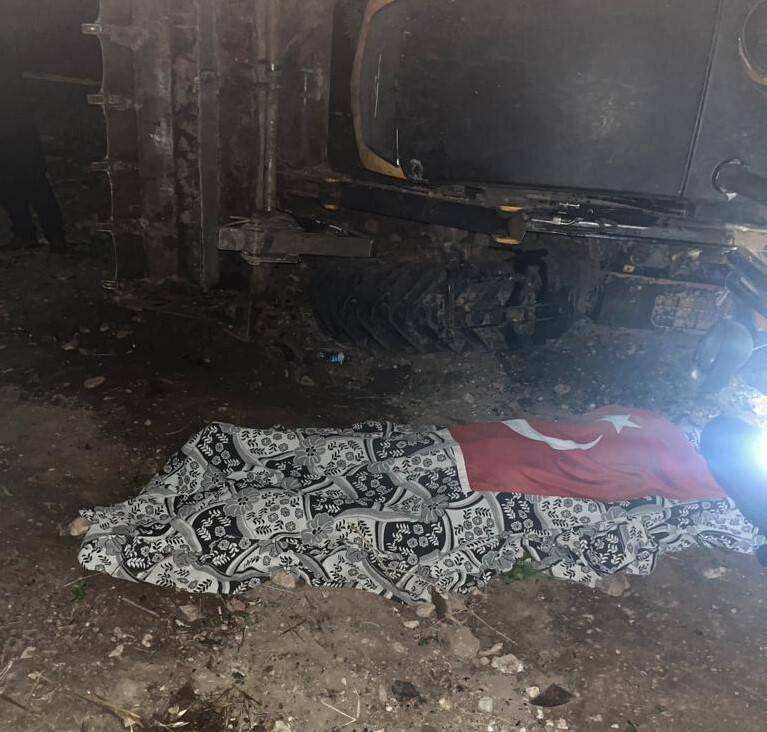 İş makinesinin altında kalan köy korucusu hayatını kaybetti