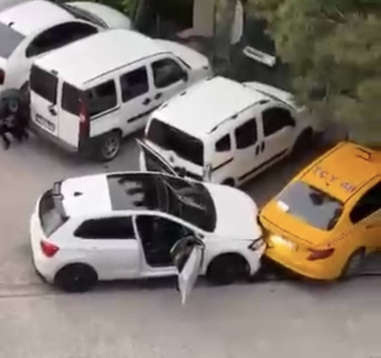Para yüzünden tartıştığı otopark görevlisini aracıyla ezdi: O anlar kamerada