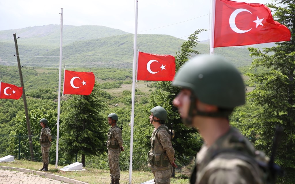 PKK'lı teröristlerce şehit edilen silahsız 33 asker anıldı