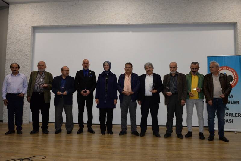 Berber ve kuaförlere plaket verildi