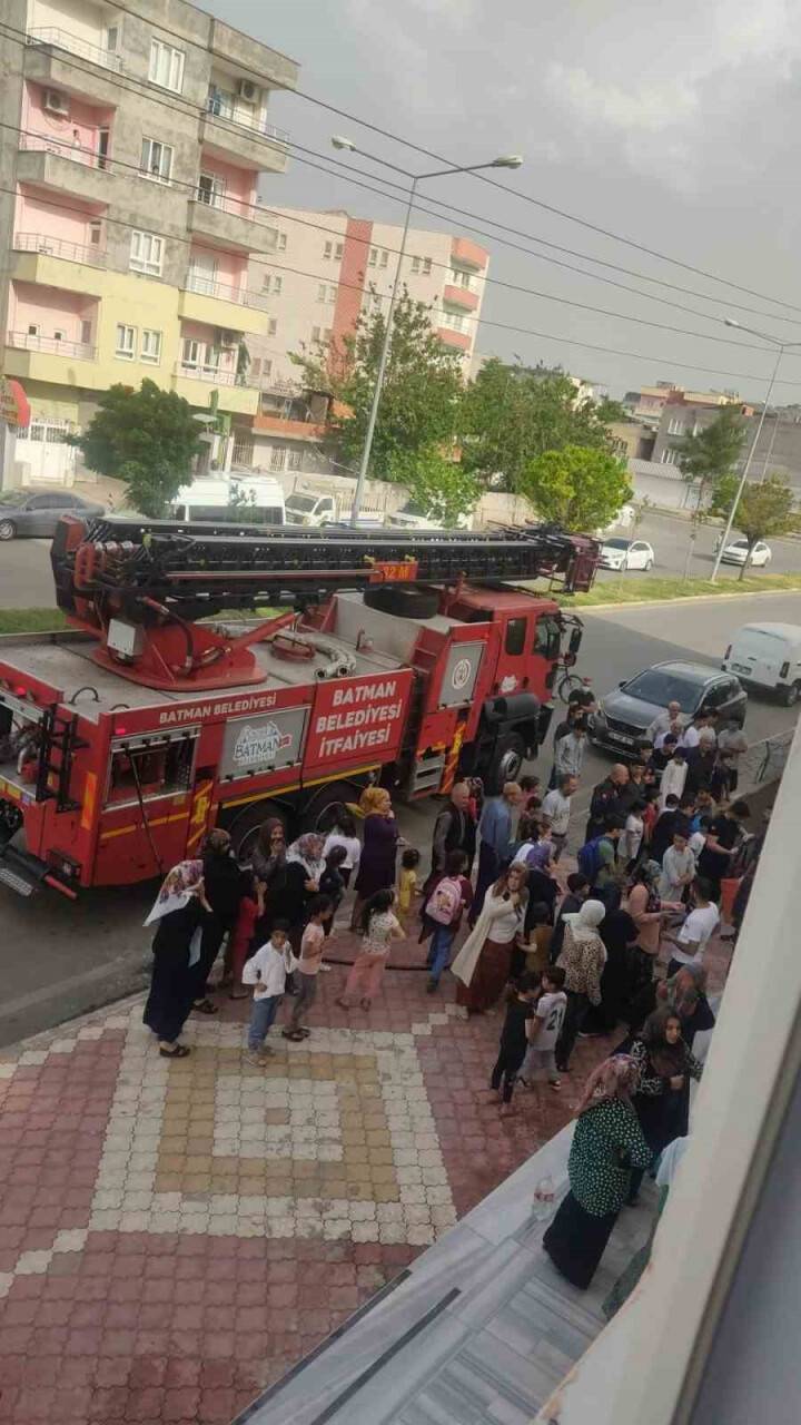 Batman’da apartman dairesinde yangın paniği