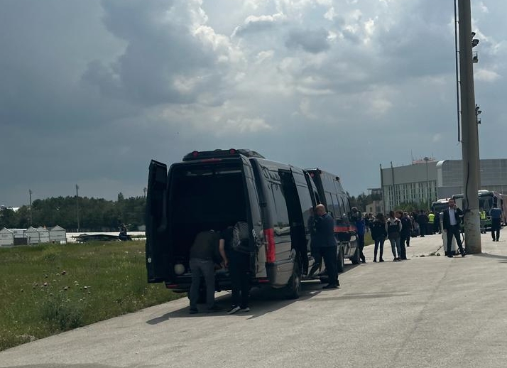 Esenboğa Havalimanı'na inen yolcu uçağında bomba ihbarı üzerine arama yapıldı
