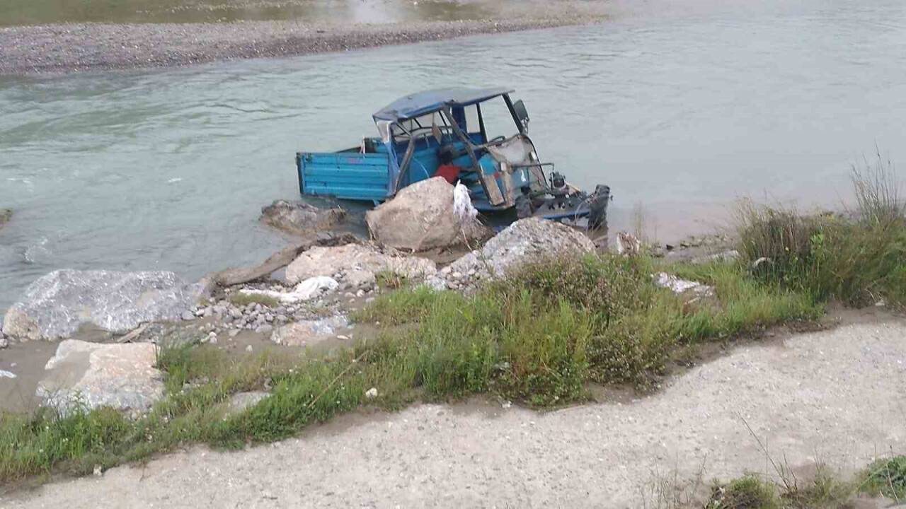 Kaza yaptığı tarım aracını terk edip kayıplara karıştı