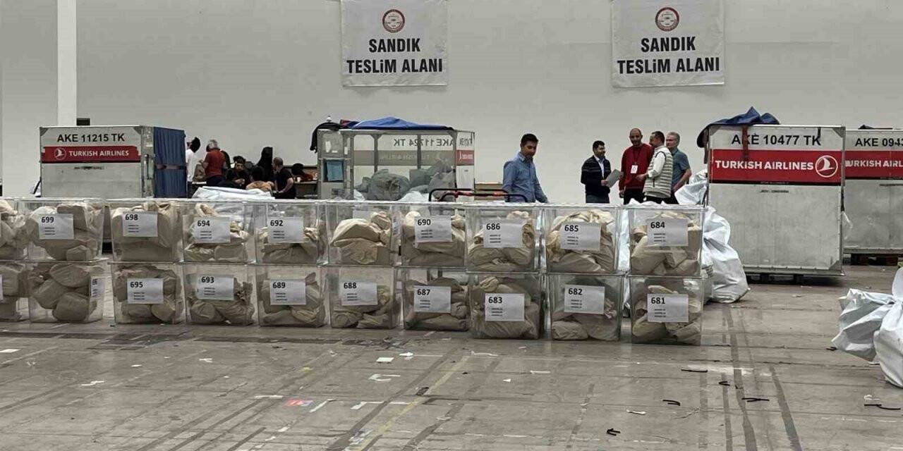 Ankara’ya getirilen yurt dışı oyları 5 kilitli çelik kapıyla korunuyor