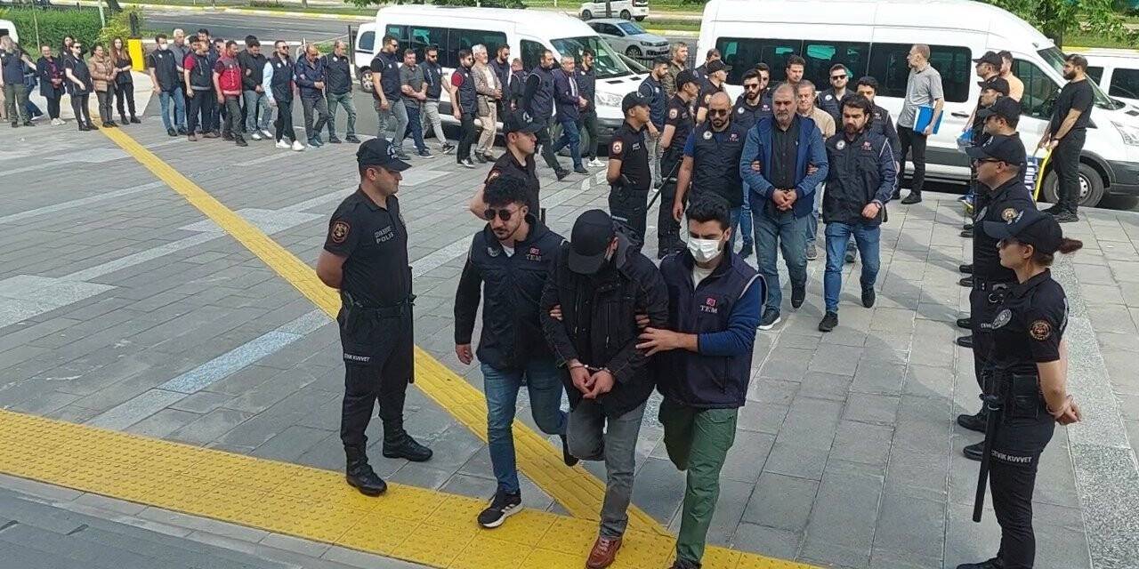 PKK’nın üst düzey yetkilisi Duran Kalkan’ın korumasının yakalandığı operasyonda 21 kişi tutuklandı