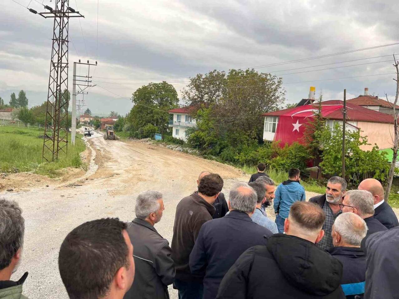 Sel nedeniyle bazı evleri su bastı, araziler zarara uğradı