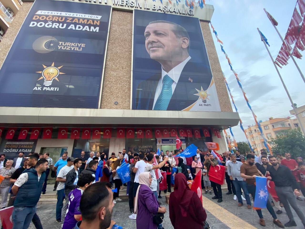 Mersin’de kutlamalar başladı