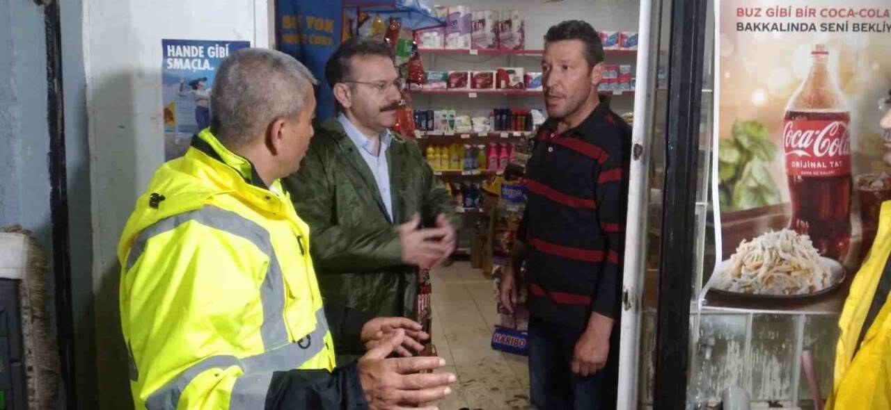 Koçarlı’da sağanak yağış taşkınlara sebep oldu