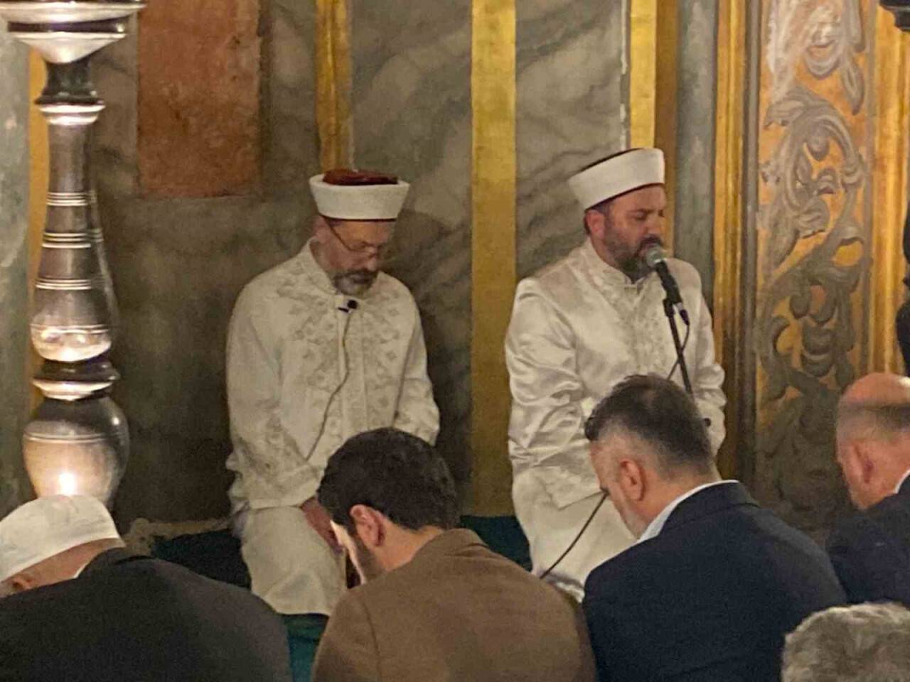 Diyanet İşleri Başkanı, İstanbul’un Fethi’nin 570. yıl dönümünde Ayasofya’da sabah namazı kıldırdı