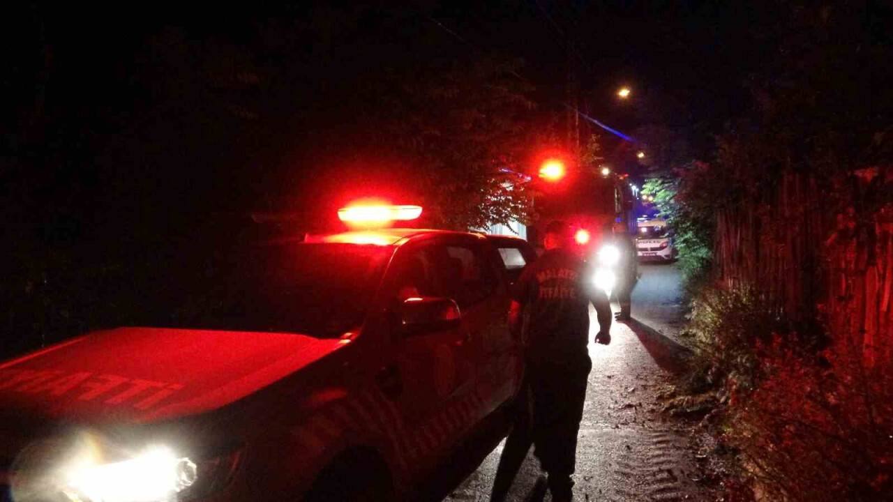 Hasarlı evde göçük meydana geldi