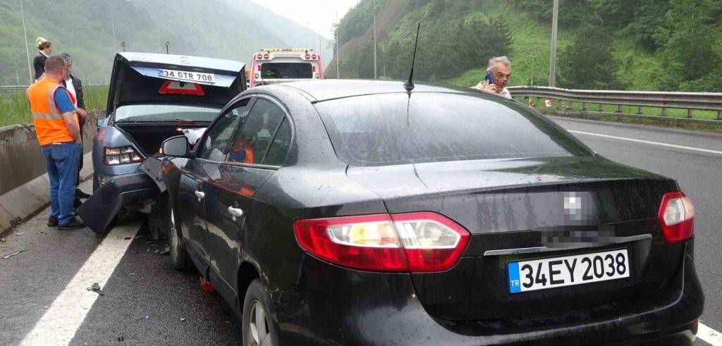TEM’de zincirleme kaza: 2 yaralı