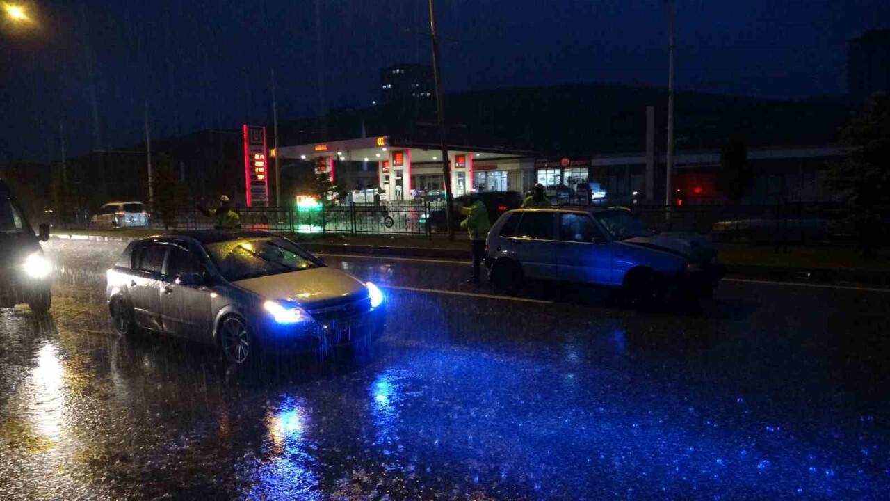 Araçlar yolda kaldı