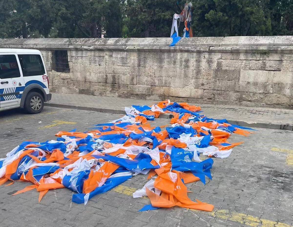 AK Parti İlçe Teşkilatı binasına saldırı