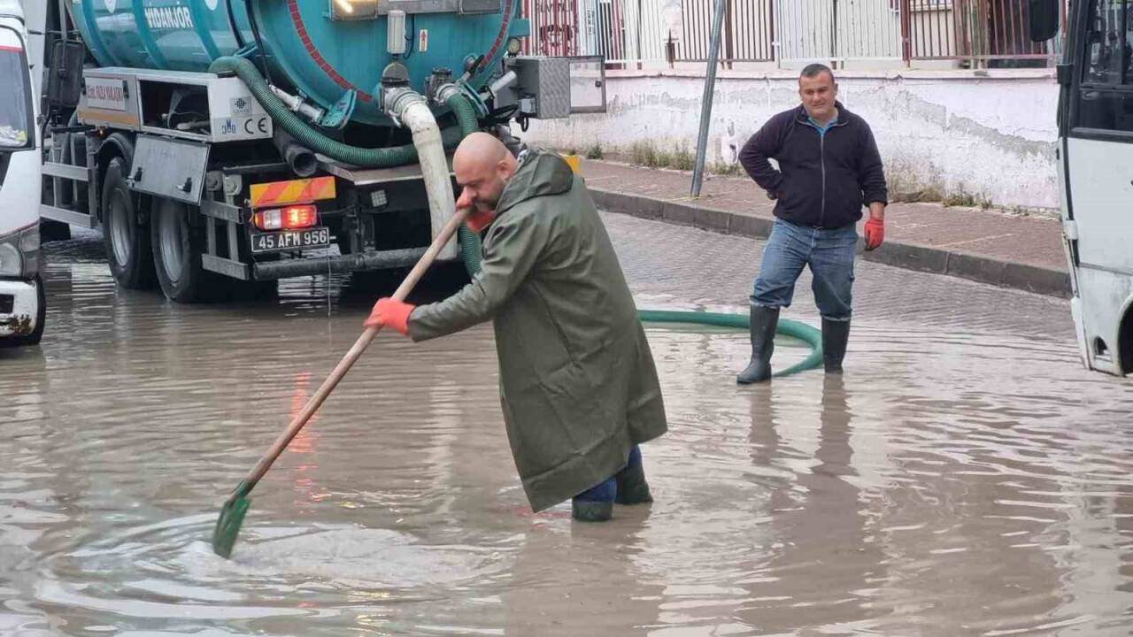 Su baskını hayatı felç etti