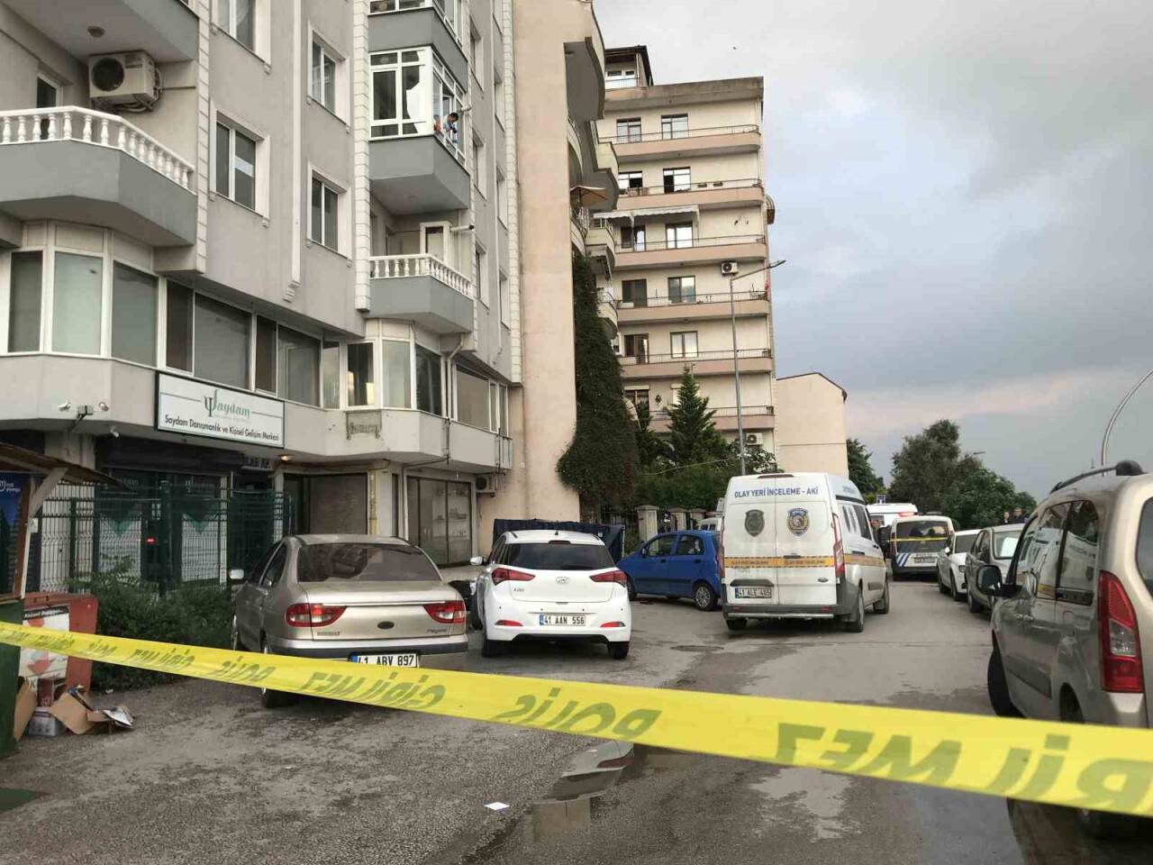 Temizliğe gittiği evde balkondan düşerek hayatını kaybetti