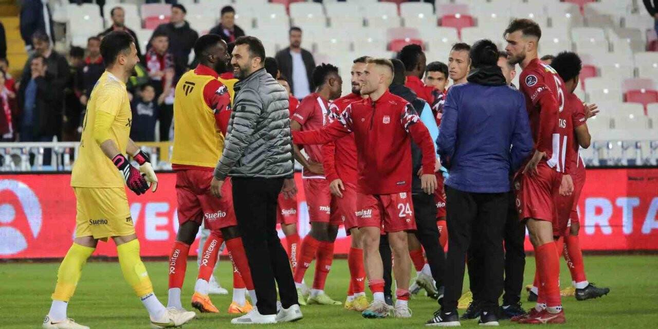 Süper Lig’de kalmayı garantileyen Sivasspor’da büyük sevinç