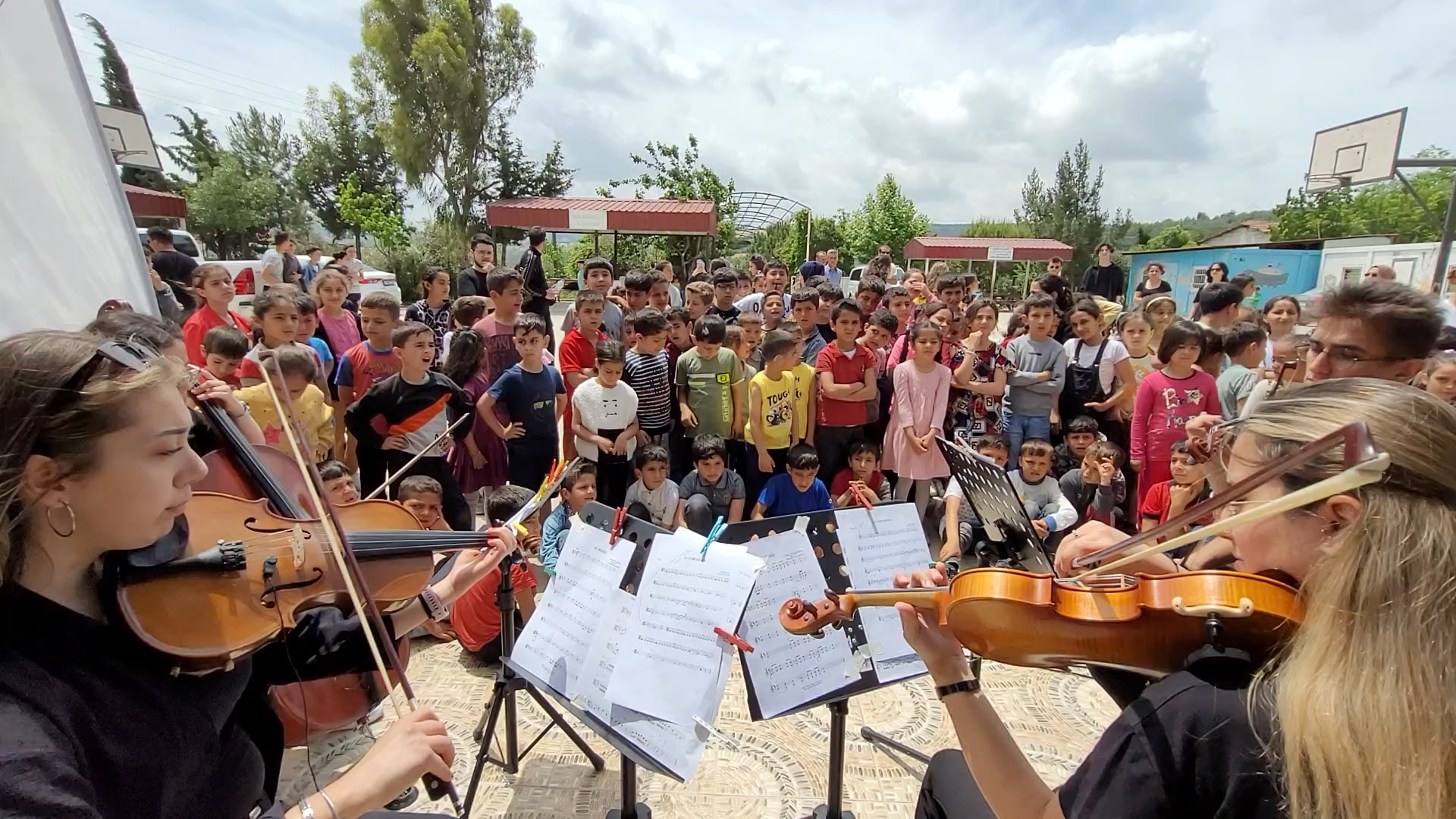 NEÜ'den Hatay'daki çocuklara müzikli moral