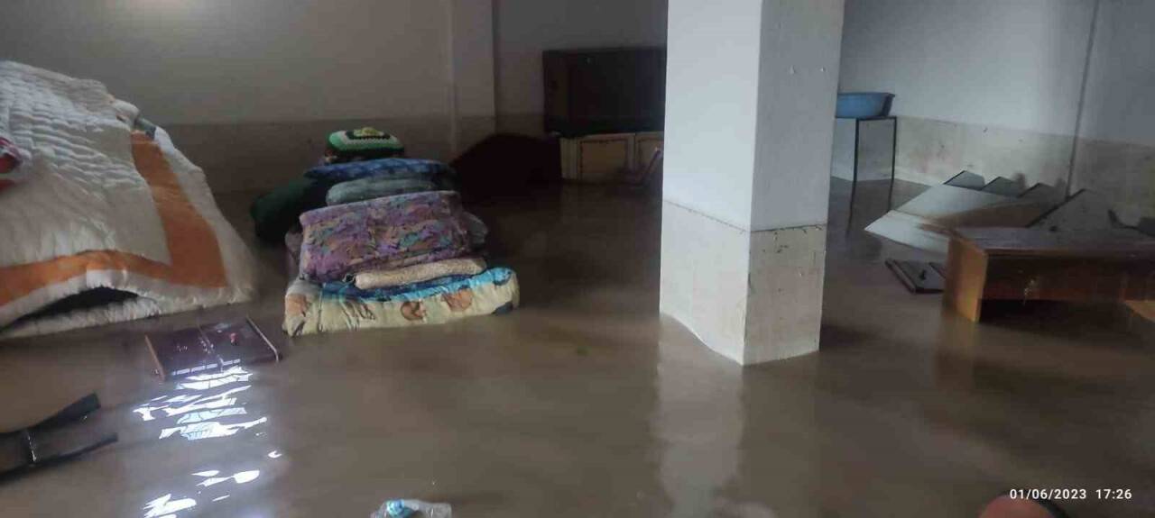 Yunak’ta şiddetli yağmur su baskınlarına sebep oldu