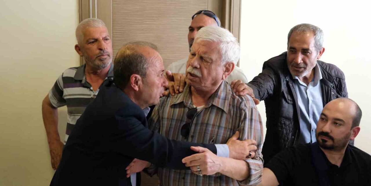 CHP’liler basın toplantısında birbirleriyle tartıştı