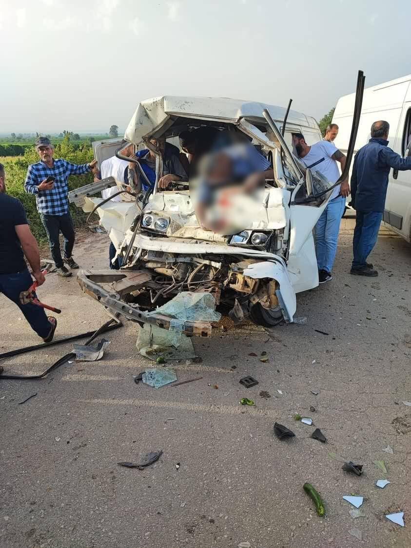 Minibüsle halk otobüsü çarpıştı: 2 ölü, 2 yaralı