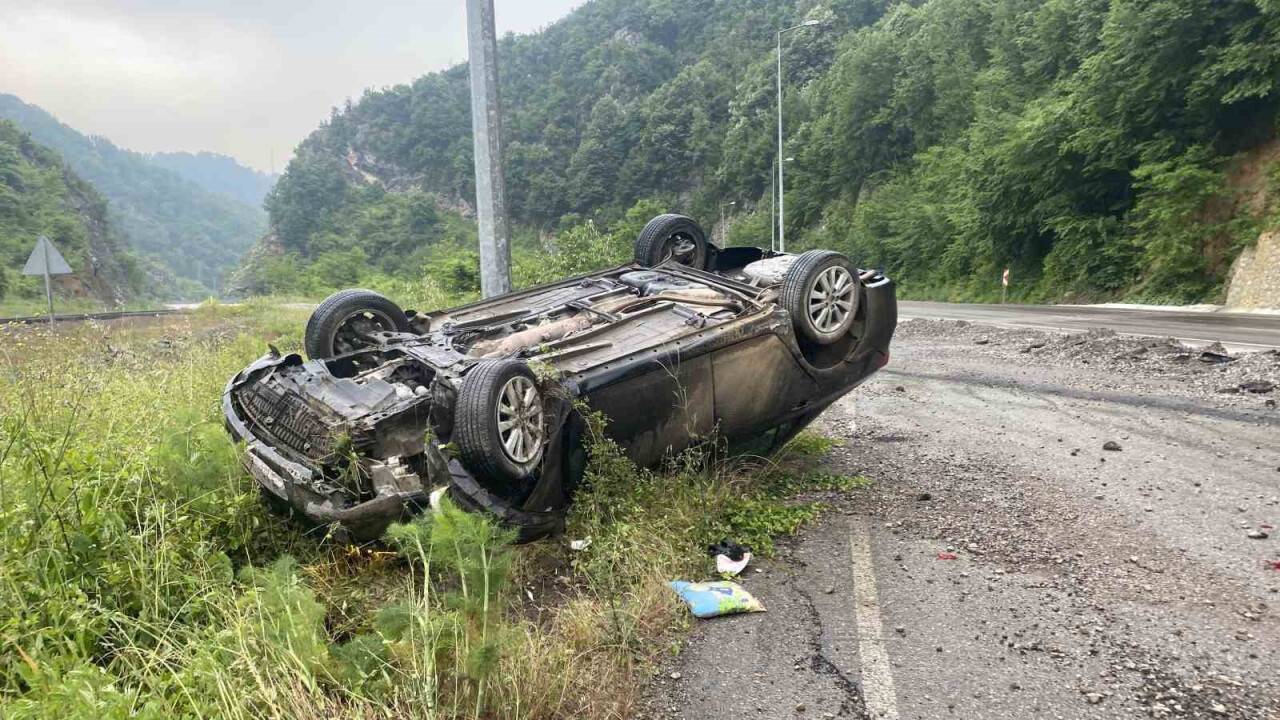 Yoldan çıkan otomobil taklalar attı: 1 yaralı