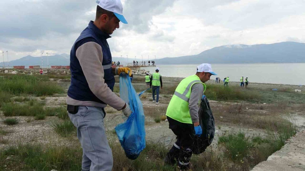 Kuraklığa dikkat çekmek için çöp toplama etkinliği