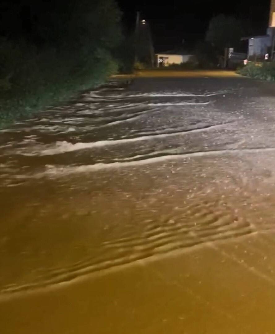 Kuvvetli sağanak: Bazı köylere ulaşım kapandı