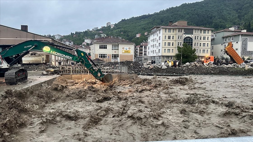 Kastamonu’da 1, Samsun'da 1, Sinop'ta 2 ilçede şiddetli yağış nedeniyle okullar tatil edildi