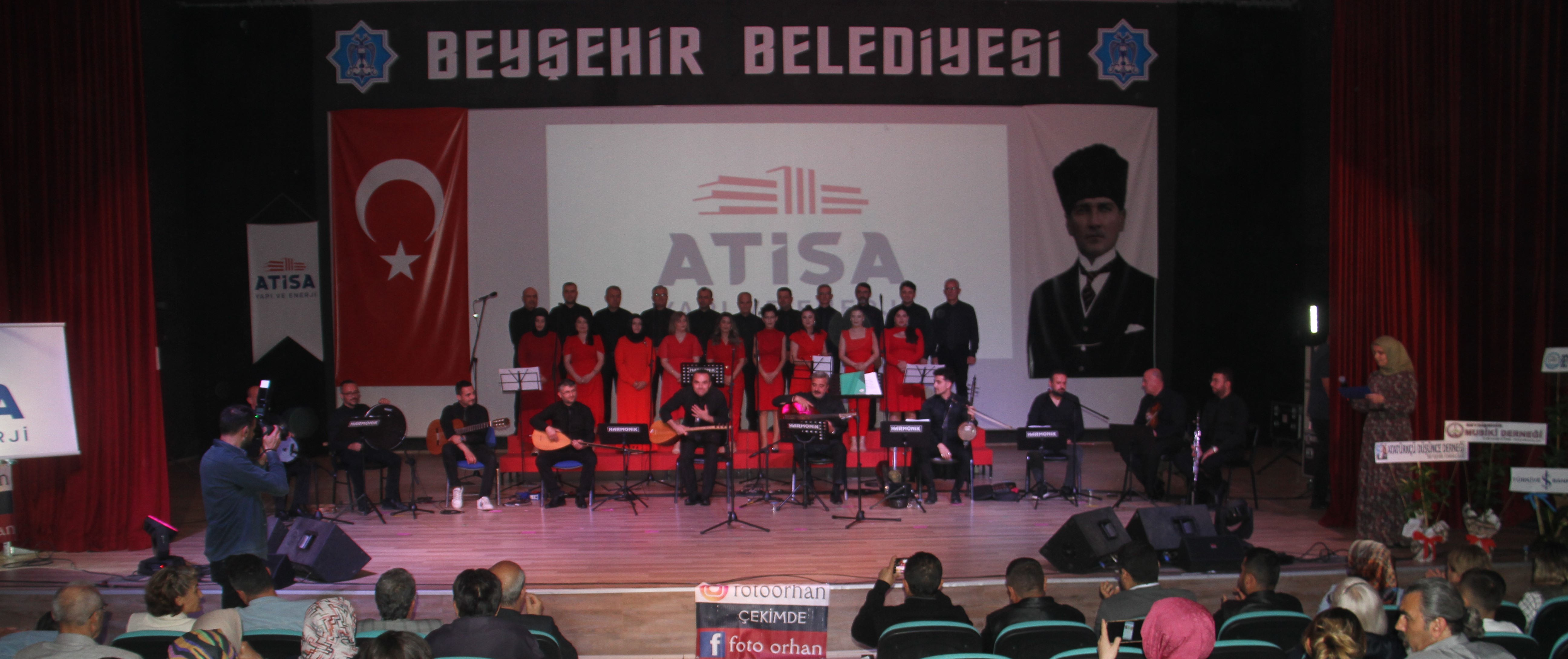 Beyşehir'de halk müziği konseri