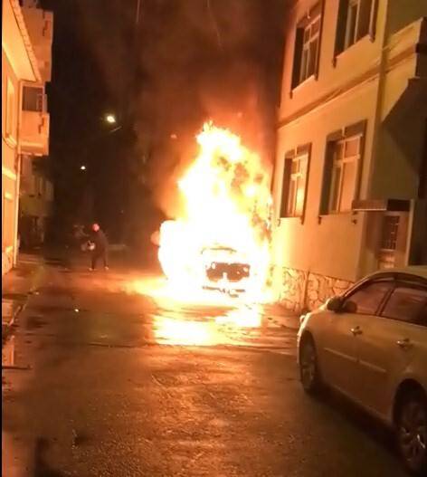 Maskeli şahıs otomobili kundaklandı