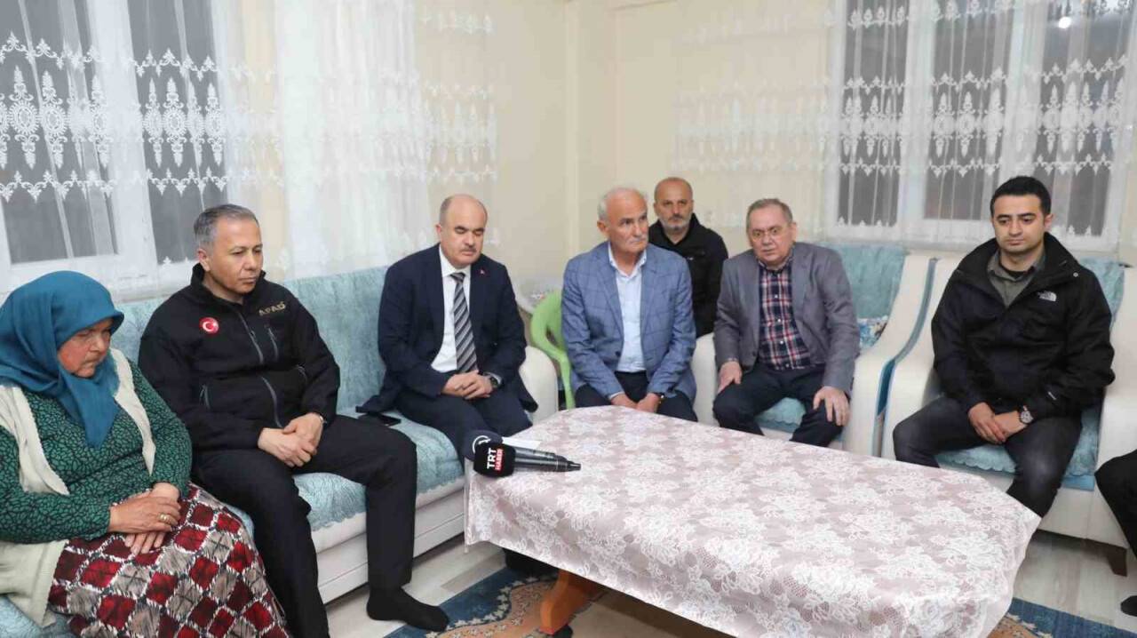 Bakan Yerlikaya’dan Samsun’da selde hayatını kaybeden vatandaşın ailesine taziye ziyareti