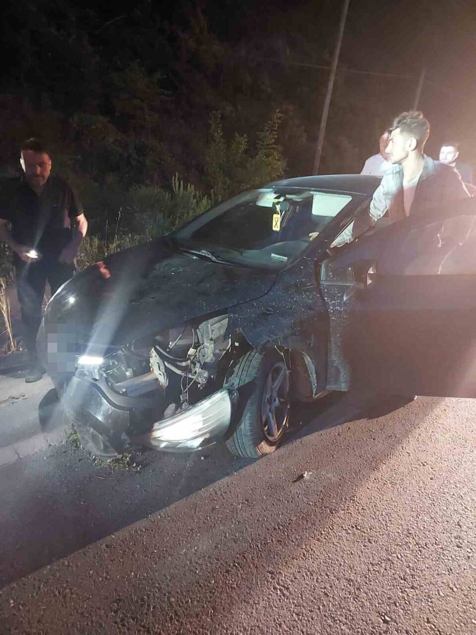 Tır ile çarpışan otomobil su kanalına uçtu