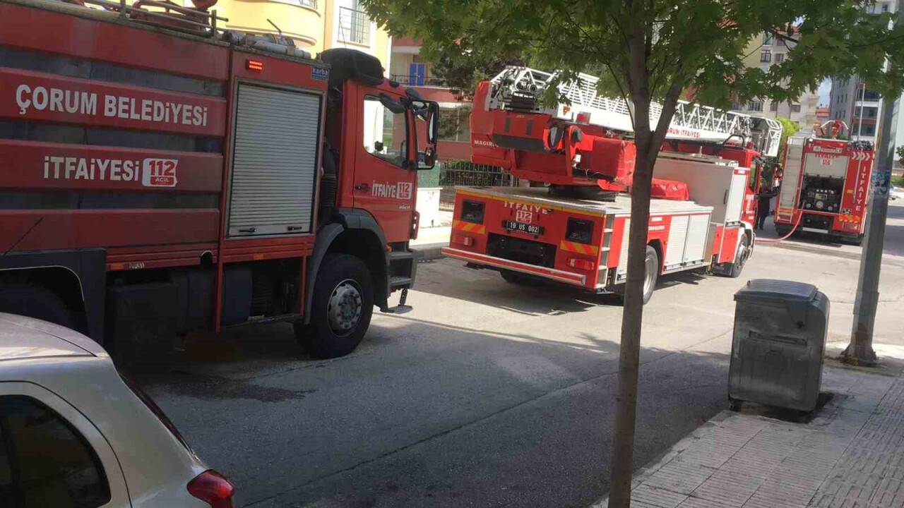5 katlı apartmanda korkutan yangın