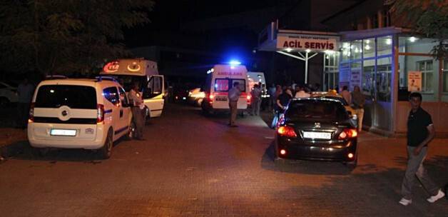 Yolcu minübüsü ile otomobil çarpıştı: 15 yaralı