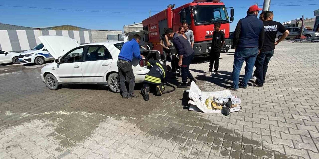 Egzoza kaynak yapılan otomobil yanmaktan son anda kurtuldu