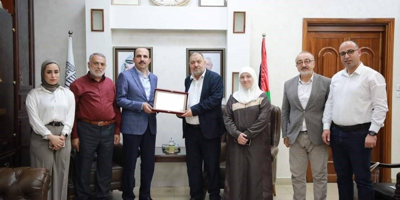 Konya Büyükşehir Filistinli ailenin İsrail tarafından yıkılan evini yeniden inşa edecek