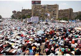 Adevviye Meydanı'nda Cuma Namazı