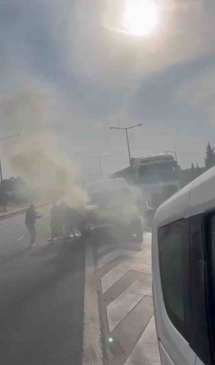 Göçmenleri taşıyan araç alev alev yandı