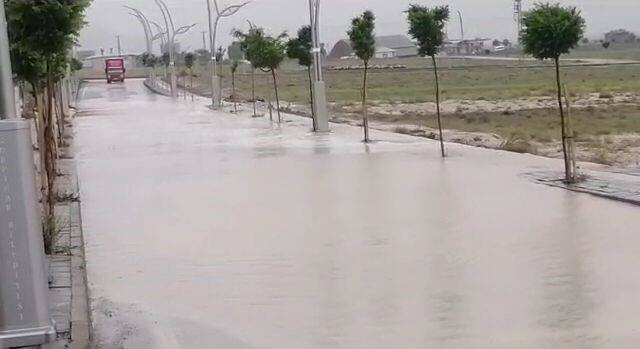 Sağanak sonrası su taşkınları meydana geldi