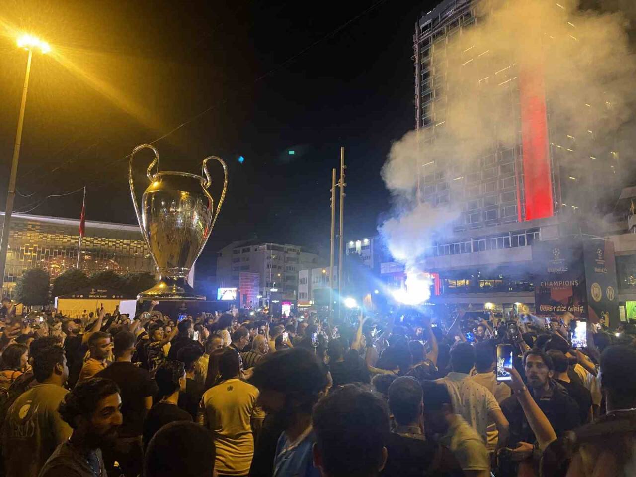 Manchester City taraftarlarının şampiyonluk coşkusu