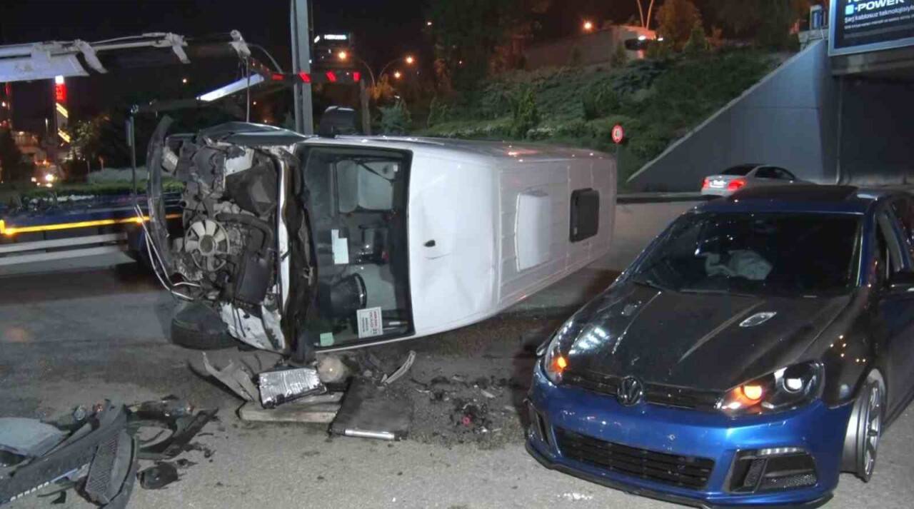 Ankara’da servis ile otomobil çarpıştı: 3 yaralı