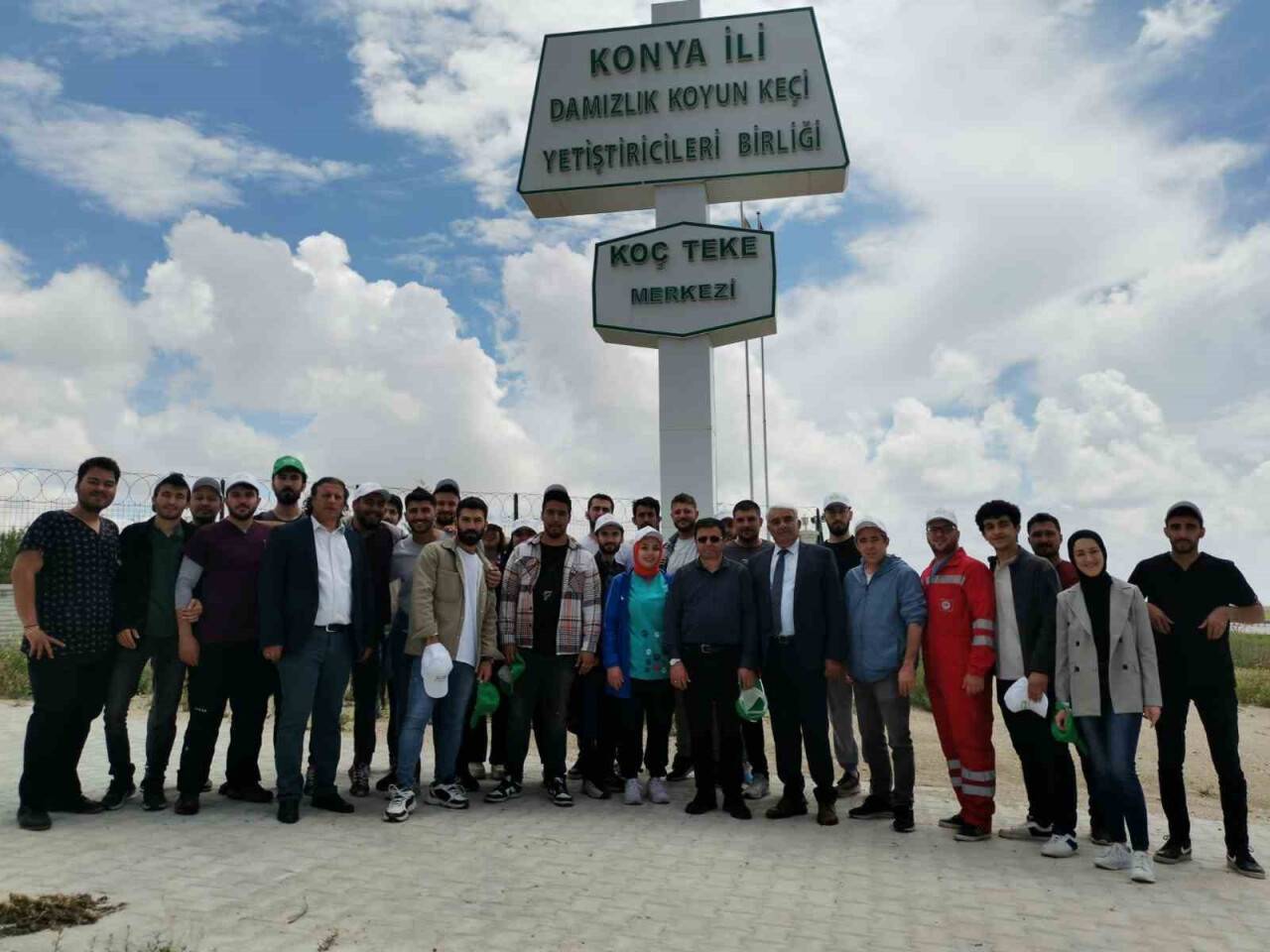 Karapınar Koç Teke Üretim Merkezini gezdiler