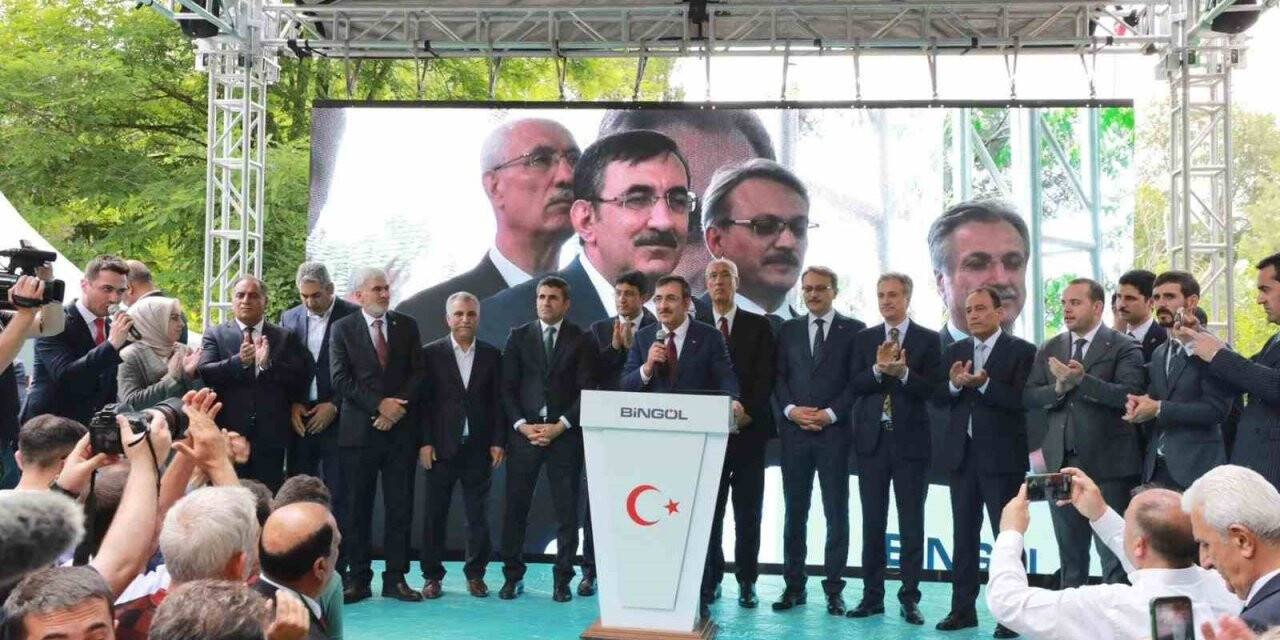 Cumhurbaşkanı Yardımcısı Yılmaz: “Başörtüsü ile uğraşan zihniyeti gündemimizden kaldırdık”