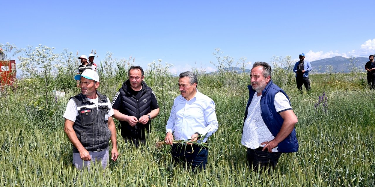 Seydişehir Belediyesi tarım arazilerini drone kullanarak ilaçladı